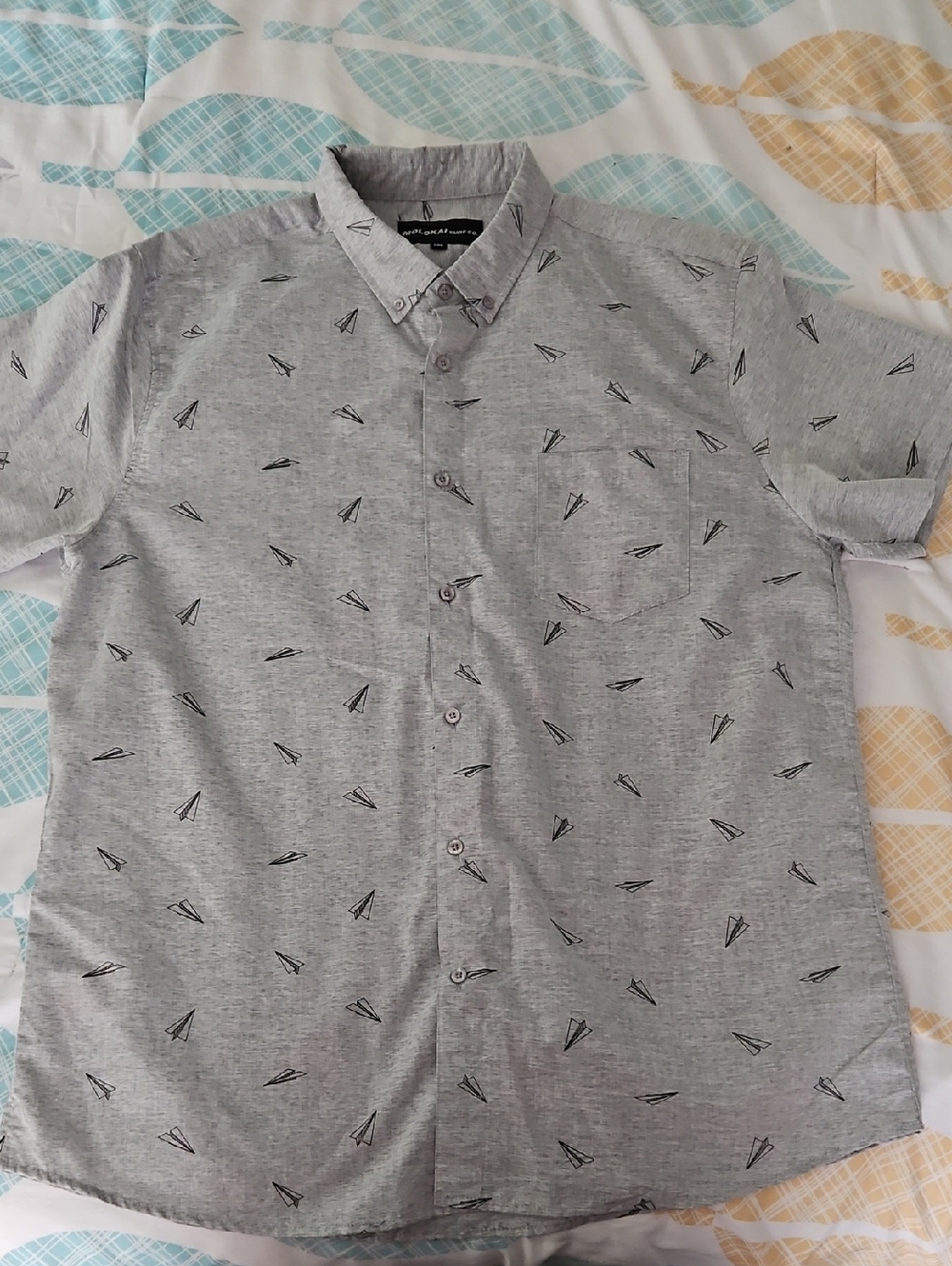 Men's Short-Sleeve Grey Button-Up Shirt with Paper Plane Print